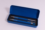 Pero a mikroceruzka v modrej krabičke